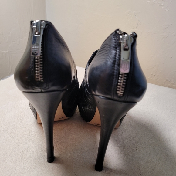 Vince Camuto Miki Booties Black Sz 8.5 - Picture 7 of 16